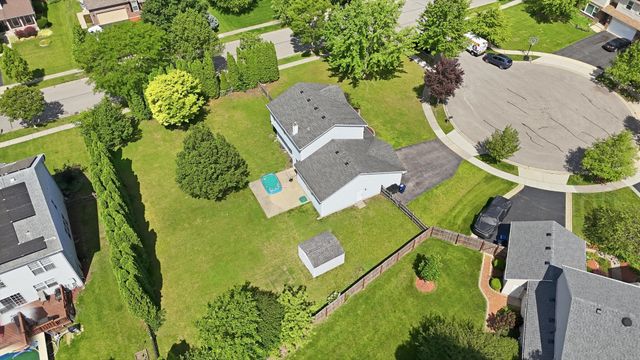 1 Regal Court, Algonquin, IL 60102