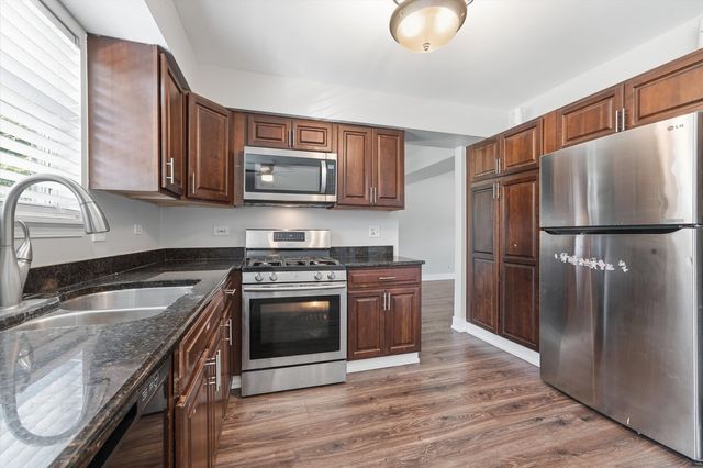 1 Regal Court, Algonquin, IL 60102