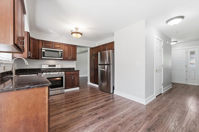 1 Regal Court, Algonquin, IL 60102