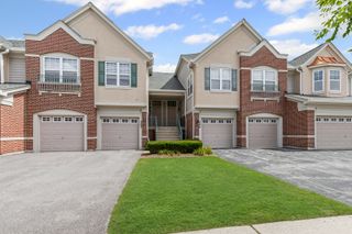 464 Pine Lake Circle, Vernon Hills, IL 60061