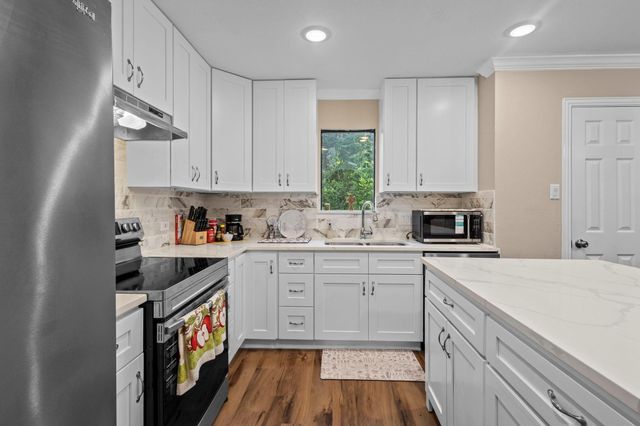 388 Mayberry Drive, Ivanhoe, TX 75979