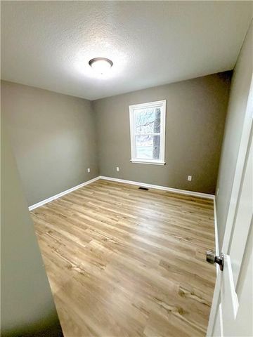 4211 Leavenworth Road, Kansas City, KS 66104