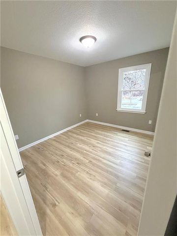 4211 Leavenworth Road, Kansas City, KS 66104