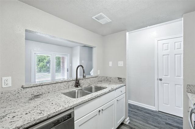220 Davis Drive, Desoto, TX 75115