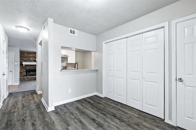220 Davis Drive, Desoto, TX 75115
