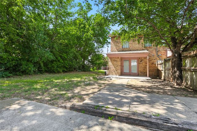 220 Davis Drive, Desoto, TX 75115