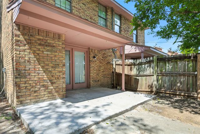 220 Davis Drive, Desoto, TX 75115