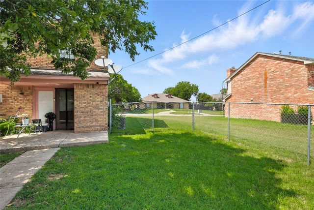 220 Davis Drive, Desoto, TX 75115