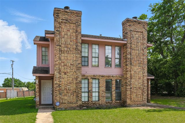 220 Davis Drive, Desoto, TX 75115