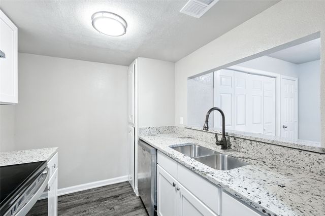 220 Davis Drive, Desoto, TX 75115