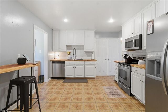 232 Martha Lee DR, Hampton, VA 23666