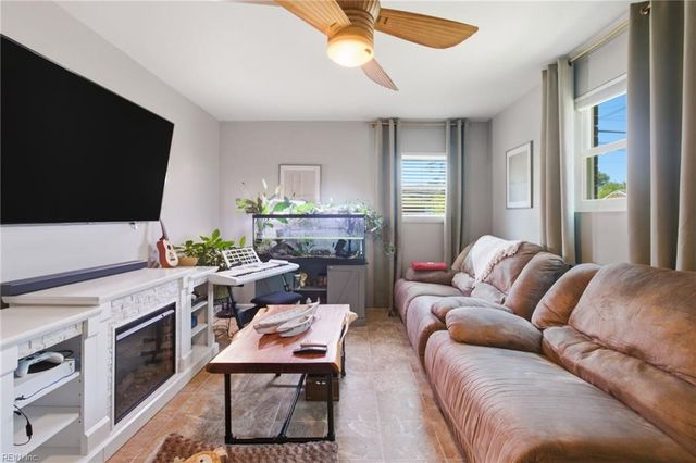 232 Martha Lee DR, Hampton, VA 23666