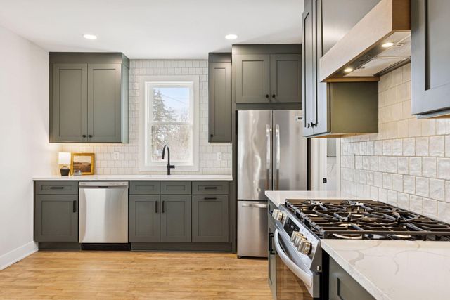 130 10th Avenue N, Hopkins, MN 55343