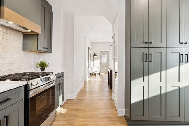 130 10th Avenue N, Hopkins, MN 55343