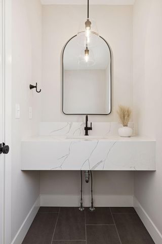 130 10th Avenue N, Hopkins, MN 55343