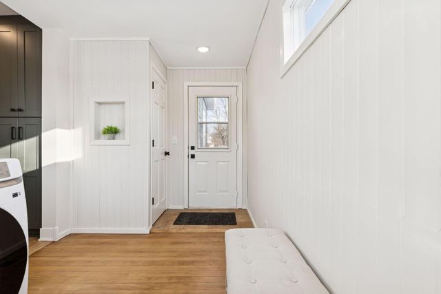 130 10th Avenue N, Hopkins, MN 55343