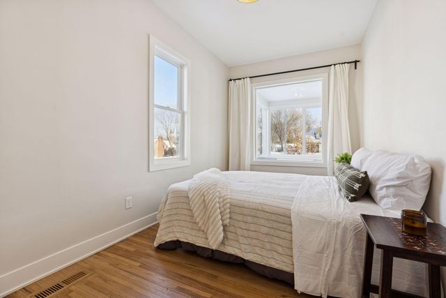 130 10th Avenue N, Hopkins, MN 55343