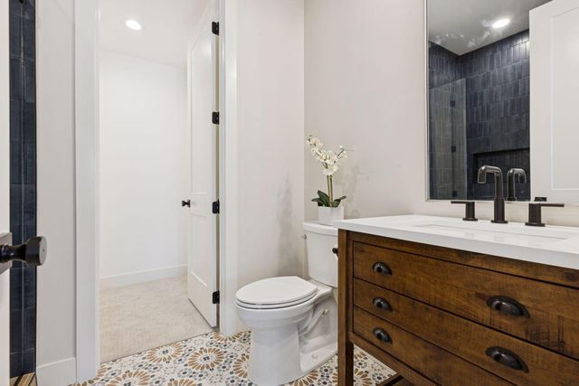 130 10th Avenue N, Hopkins, MN 55343