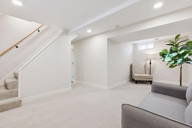 130 10th Avenue N, Hopkins, MN 55343