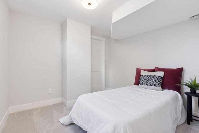 130 10th Avenue N, Hopkins, MN 55343