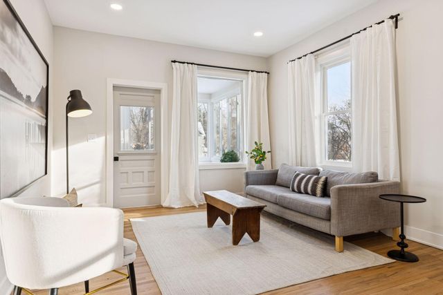 130 10th Avenue N, Hopkins, MN 55343