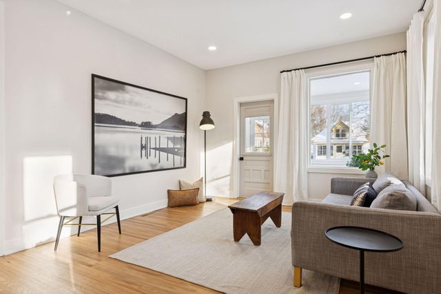 130 10th Avenue N, Hopkins, MN 55343