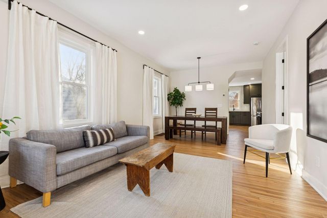 130 10th Avenue N, Hopkins, MN 55343