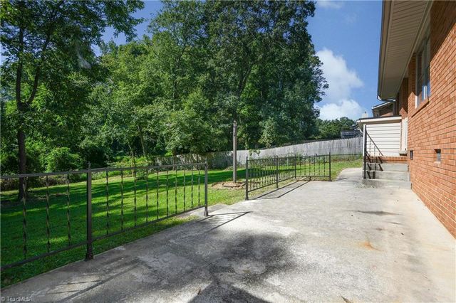 4025 Sedgewood Lane, Greensboro, NC 27407