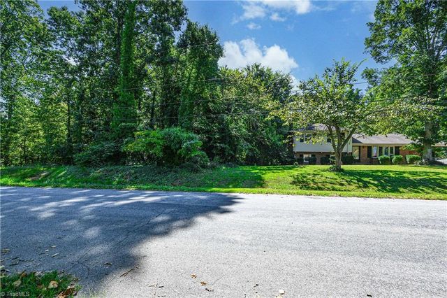 4025 Sedgewood Lane, Greensboro, NC 27407