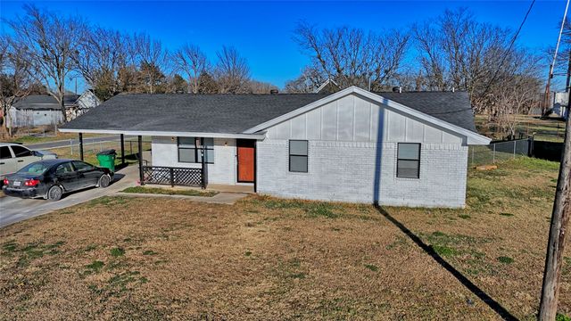 510 N Proctor Street, Alvord, TX 76225