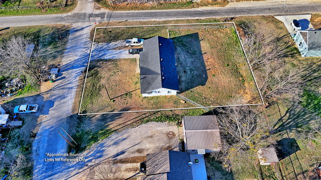 510 N Proctor Street, Alvord, TX 76225