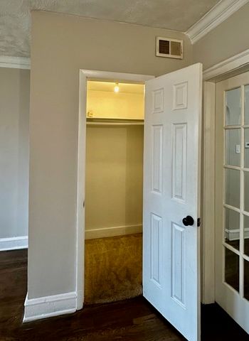 8204 S EXCHANGE Avenue, Chicago, IL 60617