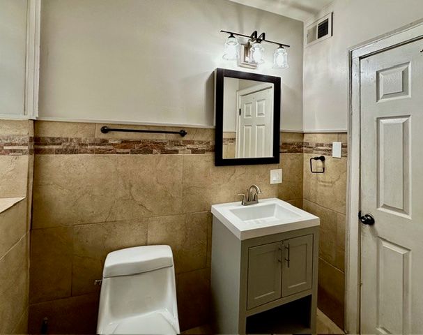 8204 S EXCHANGE Avenue, Chicago, IL 60617