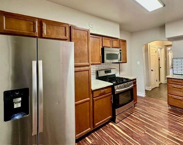 8204 S EXCHANGE Avenue, Chicago, IL 60617