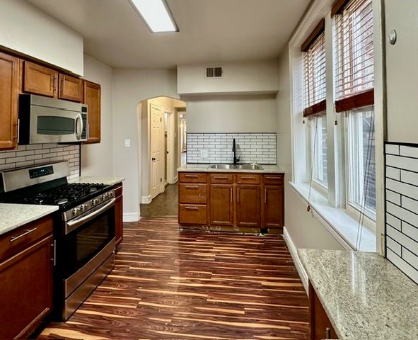 8204 S EXCHANGE Avenue, Chicago, IL 60617