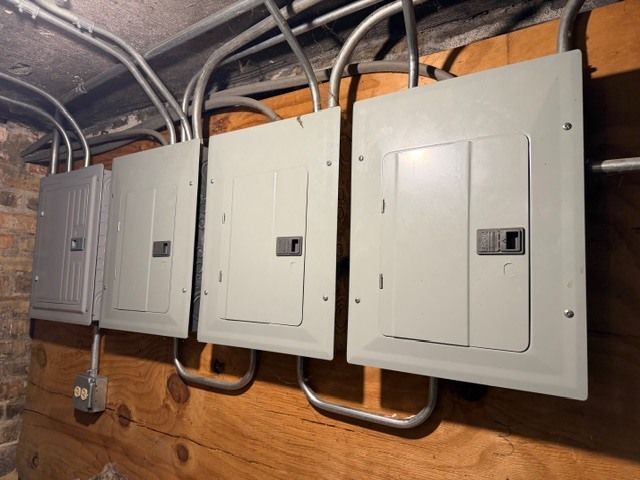 8204 S EXCHANGE Avenue, Chicago, IL 60617