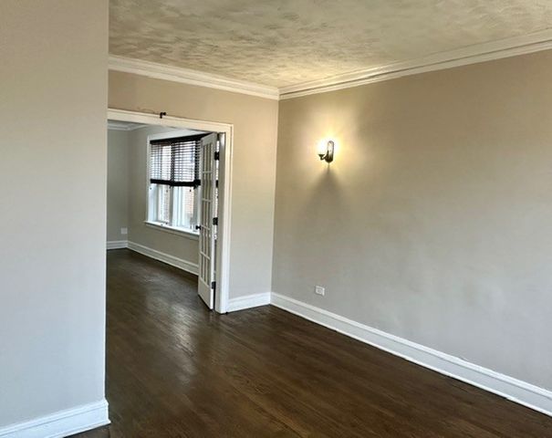 8204 S EXCHANGE Avenue, Chicago, IL 60617