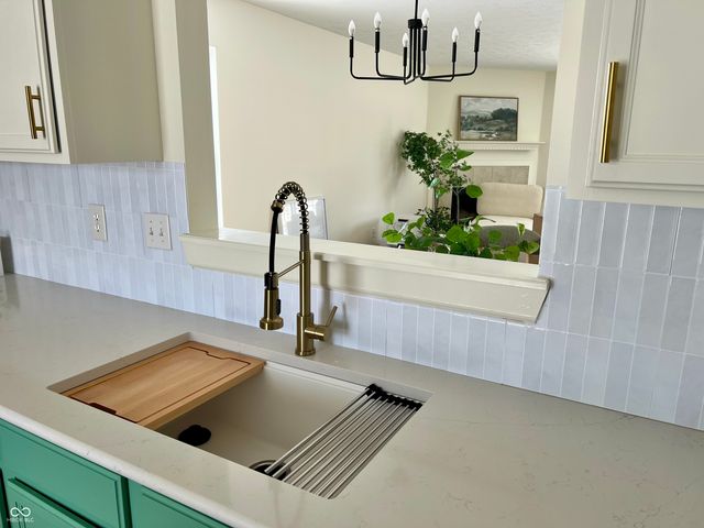 6884 N Laredo Drive, Mccordsville, IN 46055