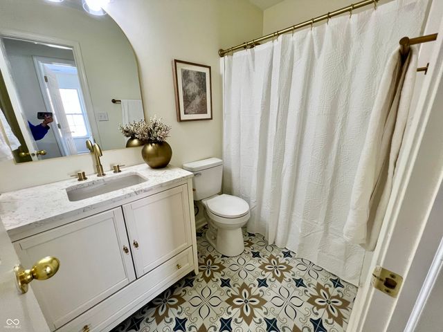 6884 N Laredo Drive, Mccordsville, IN 46055