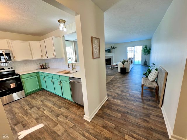 6884 N Laredo Drive, Mccordsville, IN 46055