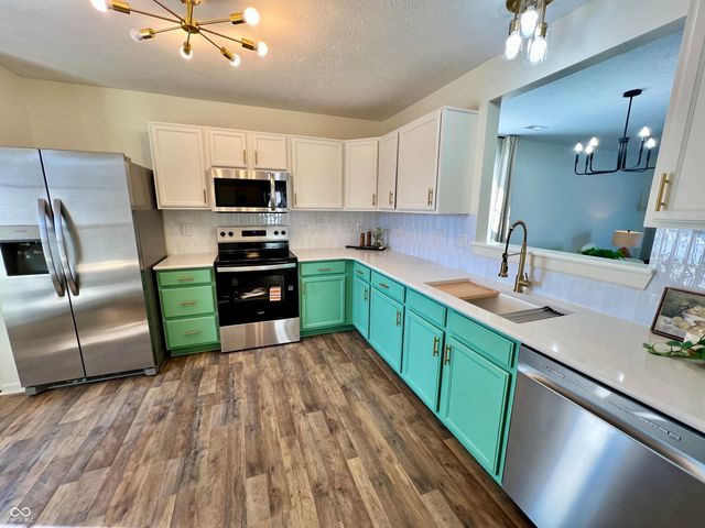 6884 N Laredo Drive, Mccordsville, IN 46055