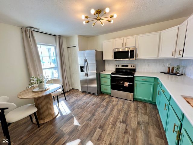 6884 N Laredo Drive, Mccordsville, IN 46055