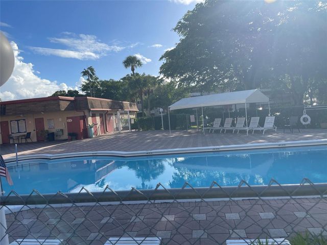 1005 Country Club Drive 205, Margate, FL 33063
