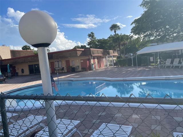 1005 Country Club Drive 205, Margate, FL 33063