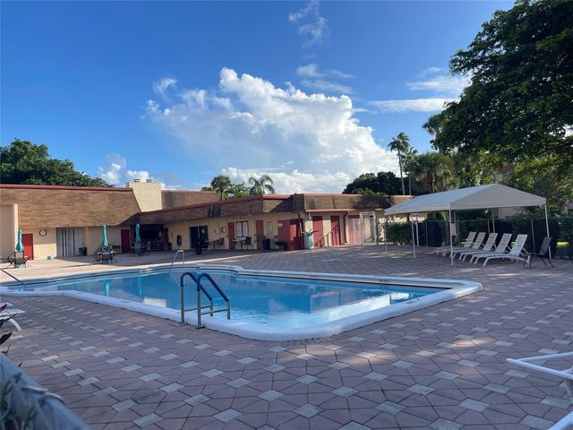 1005 Country Club Drive 205, Margate, FL 33063