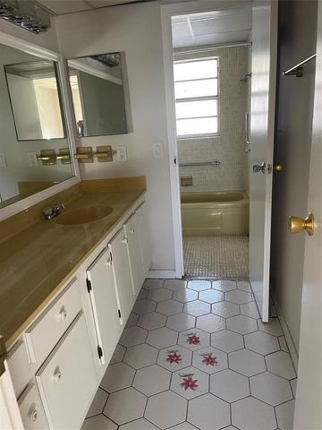 1005 Country Club Drive 205, Margate, FL 33063