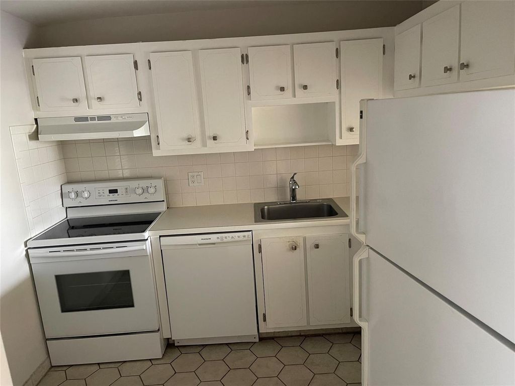 1005 Country Club Drive 205, Margate, FL 33063