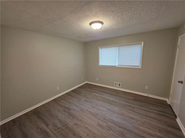 5085 Rock Glen Dr, Stone Mountain, GA 30088