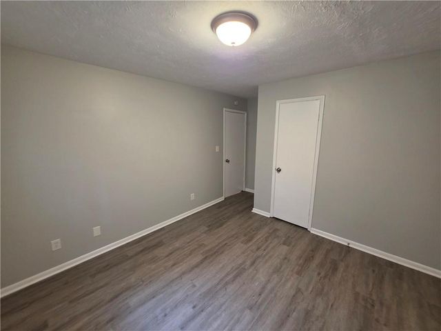 5085 Rock Glen Dr, Stone Mountain, GA 30088