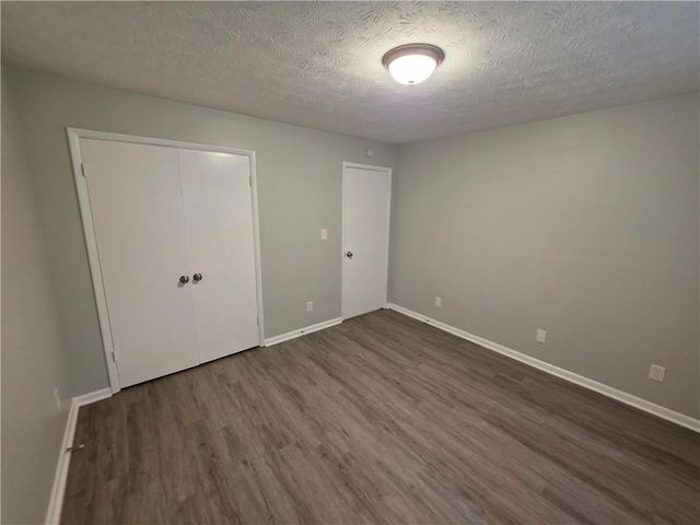 5085 Rock Glen Dr, Stone Mountain, GA 30088